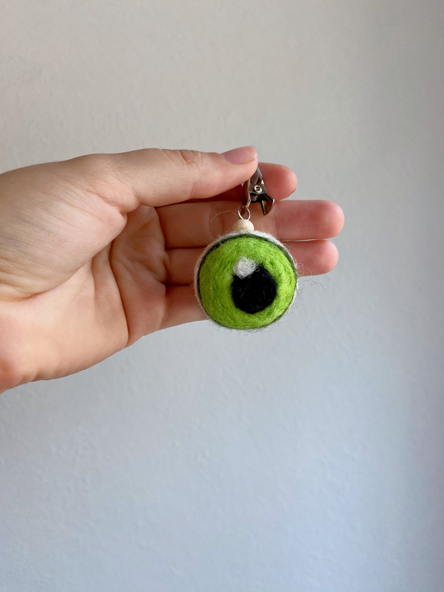 Eyeball Reusable Clip-on Oil Diffuser